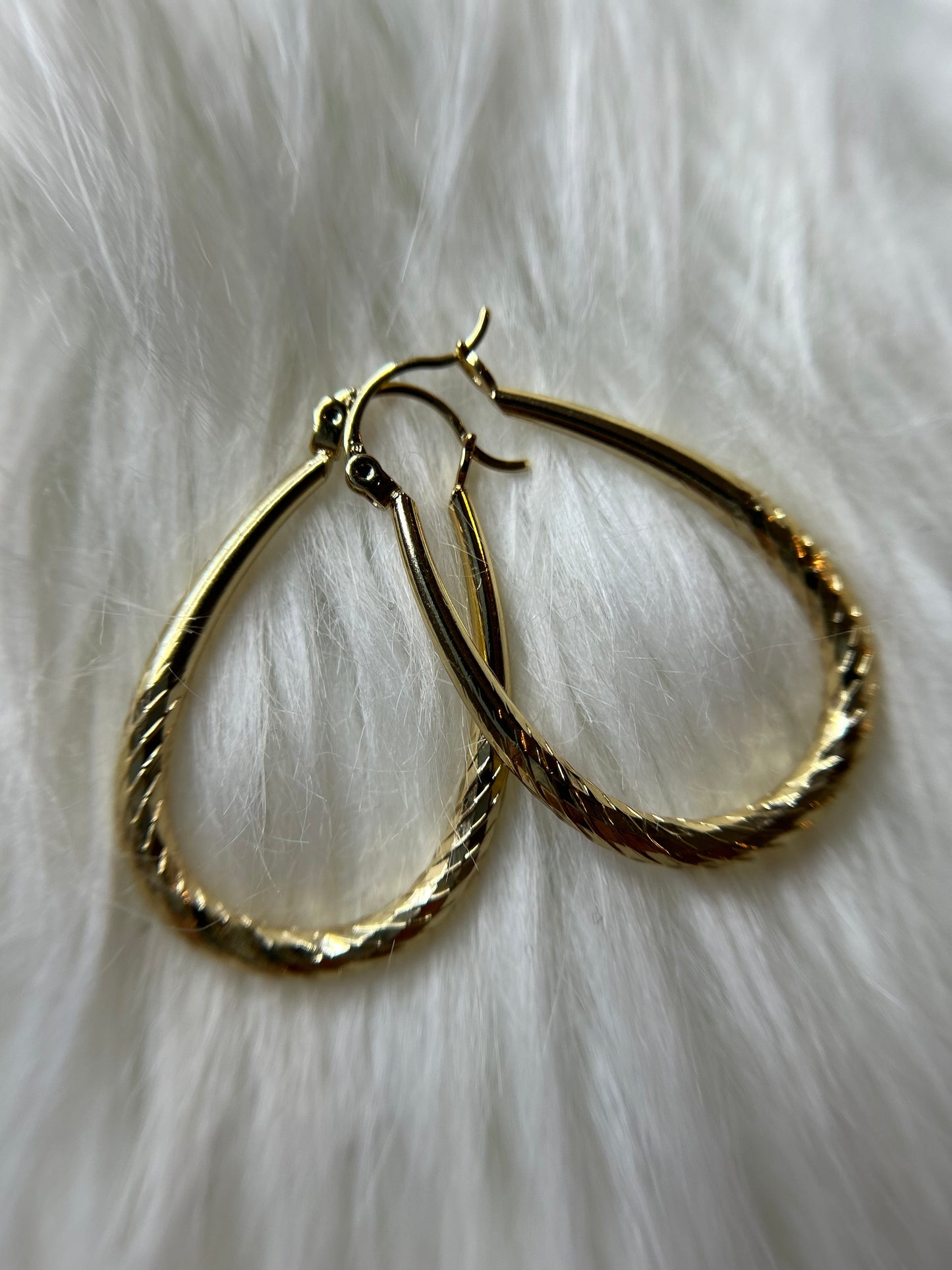 Oval hoop earrings