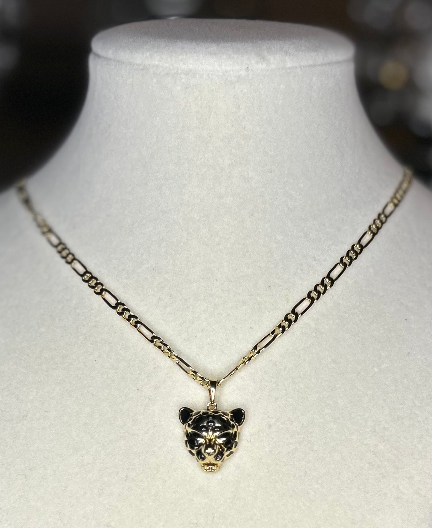 Panther pendant with necklace