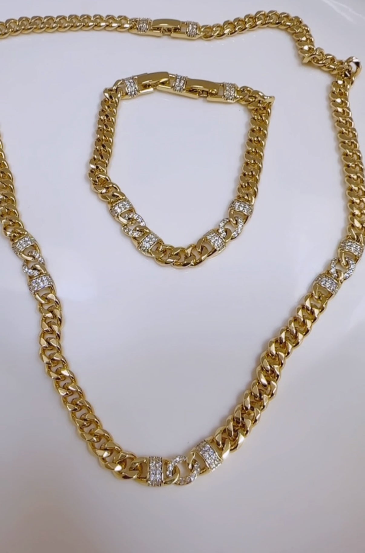 Necklace with bracelet (set)