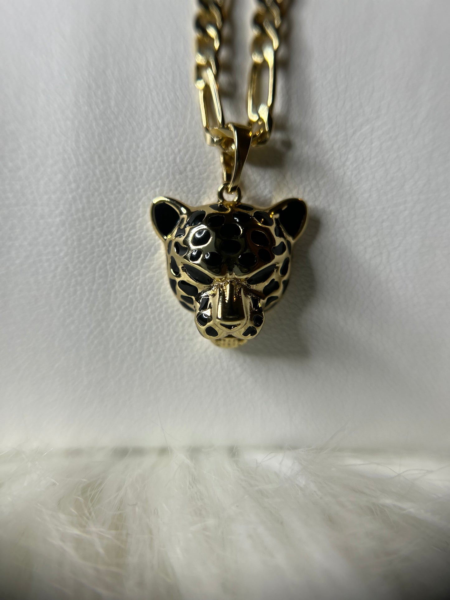 Panther pendant with necklace