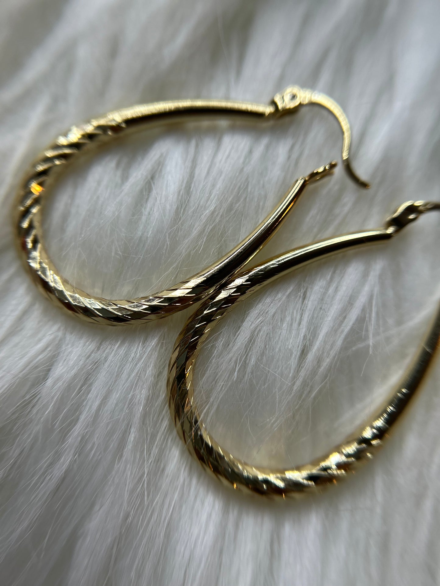 Oval hoop earrings