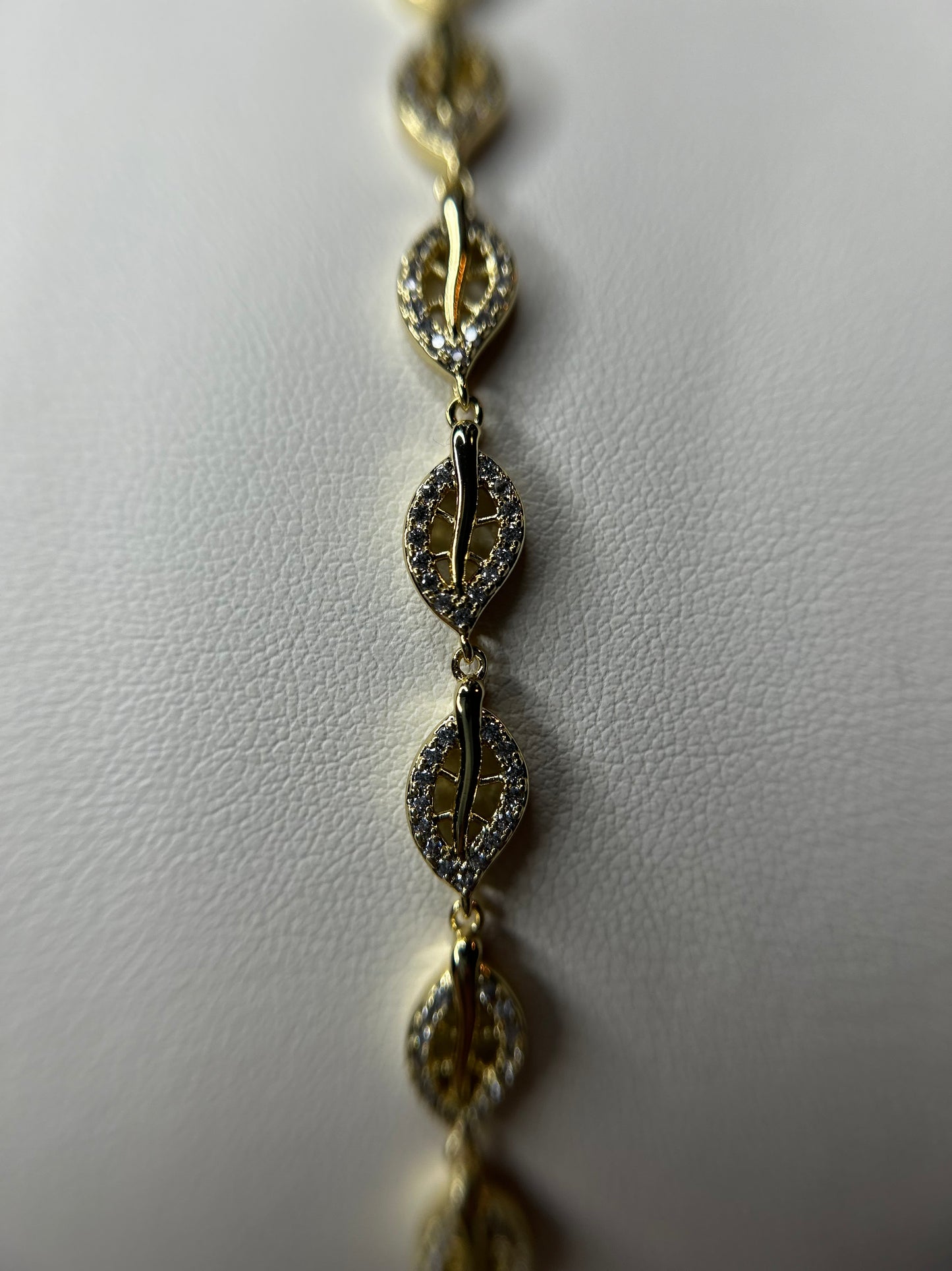 Leaf bracelet