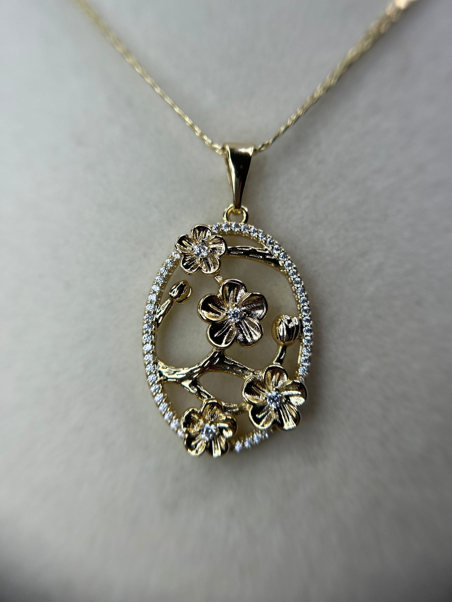 Rose pendant with necklace