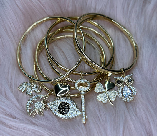 7 bangles with pendants included