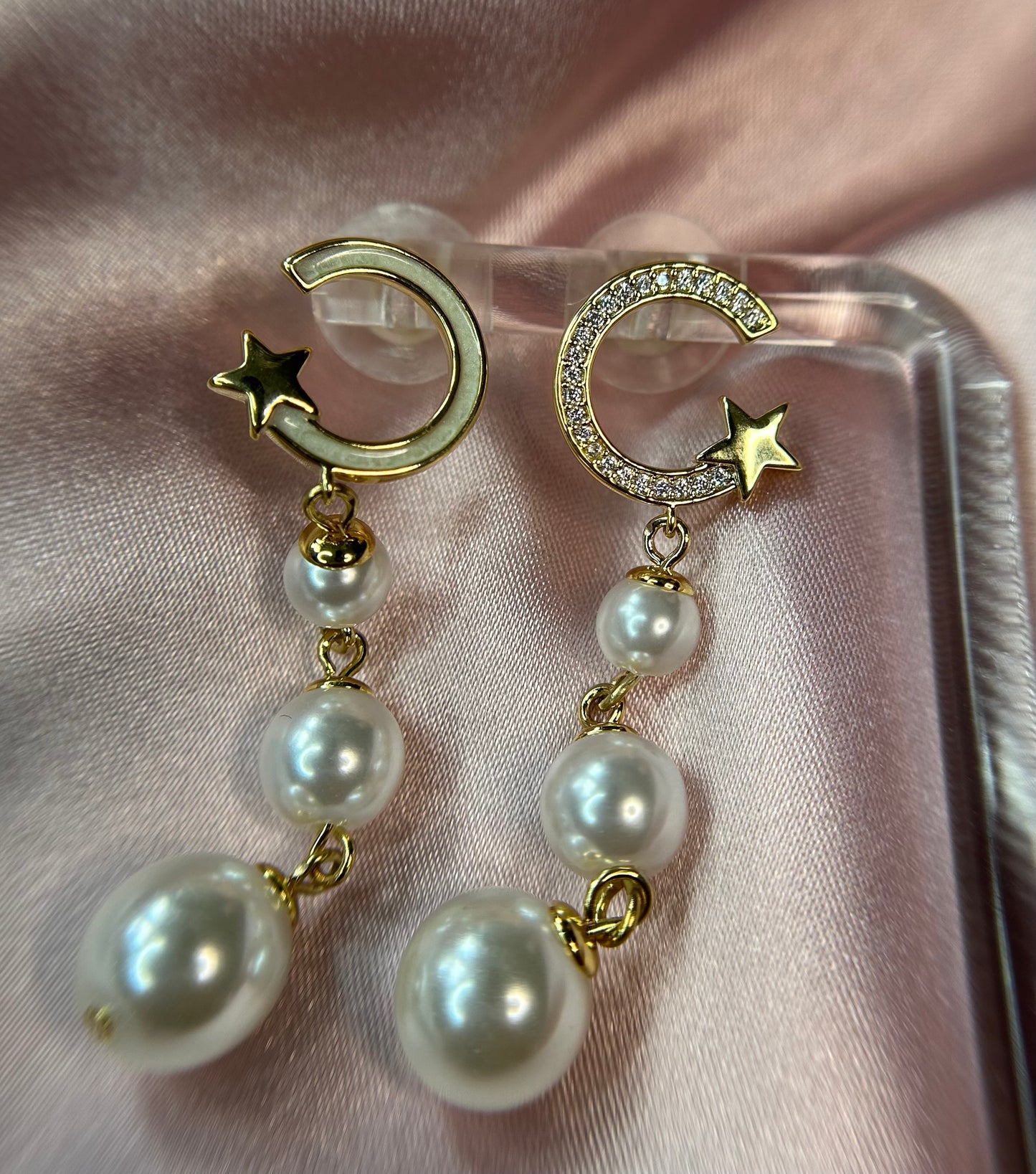 Dangling pearl earrings