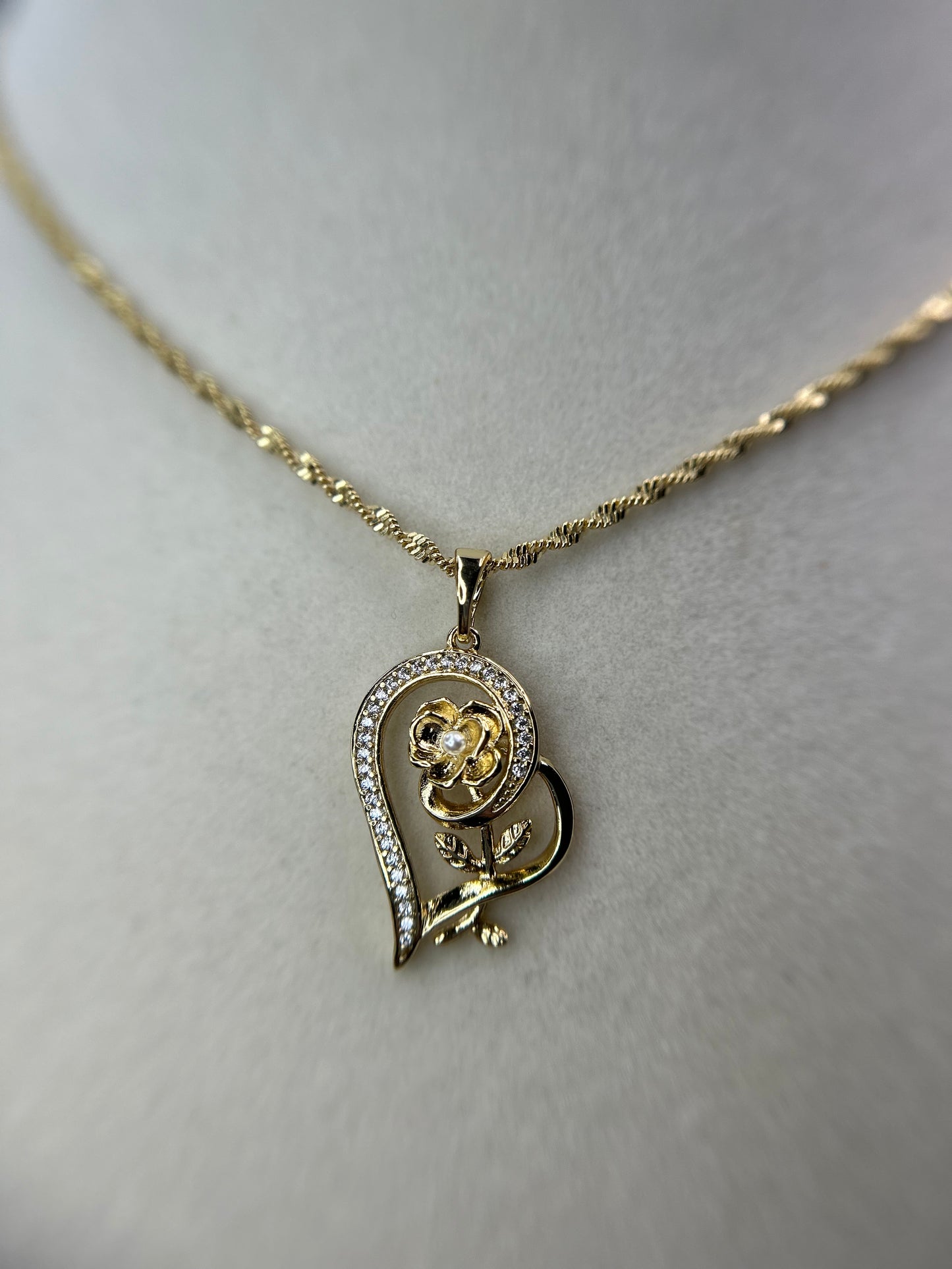 Heart pendant with rose and small pearl.