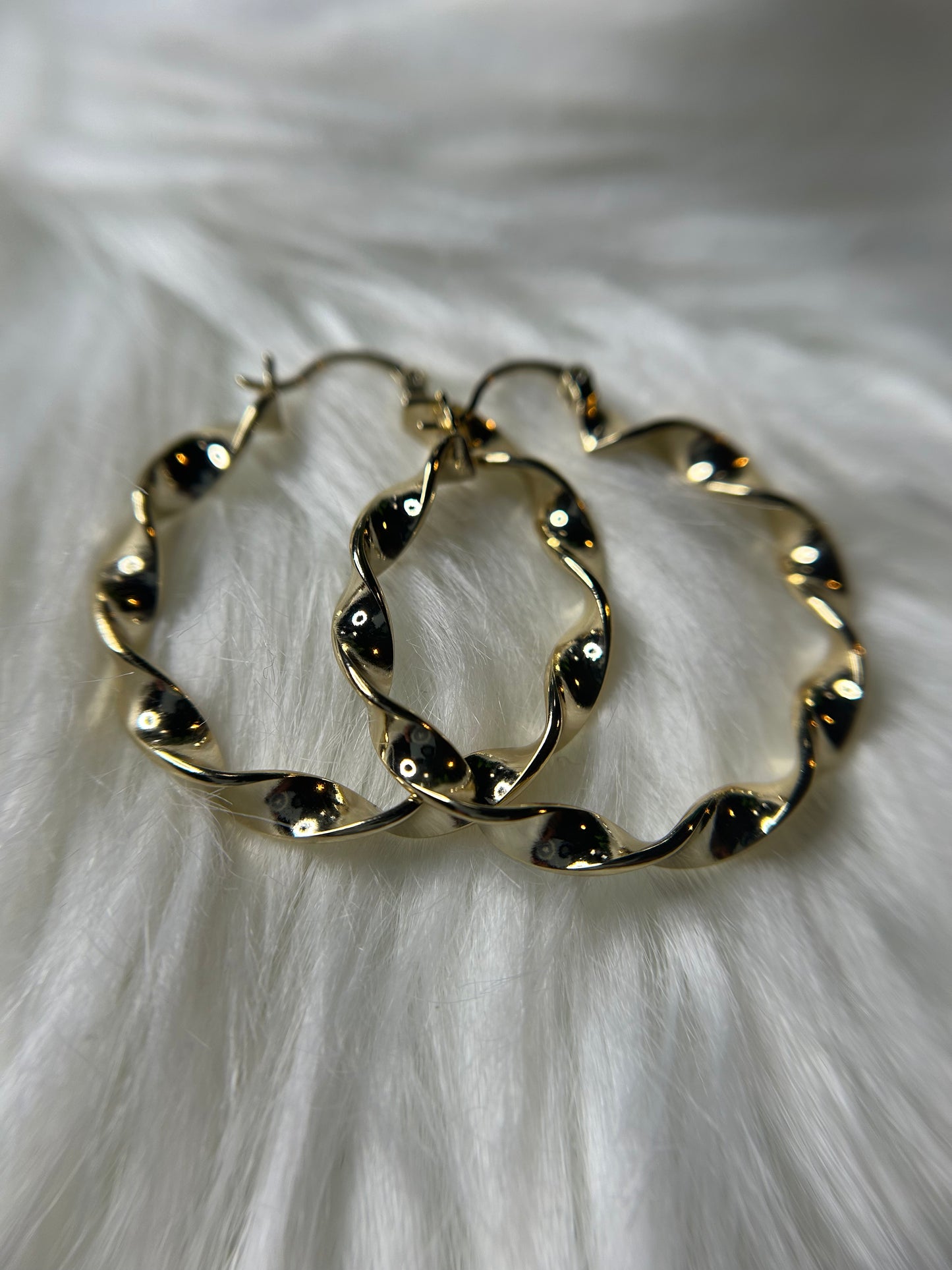 Twist hoops