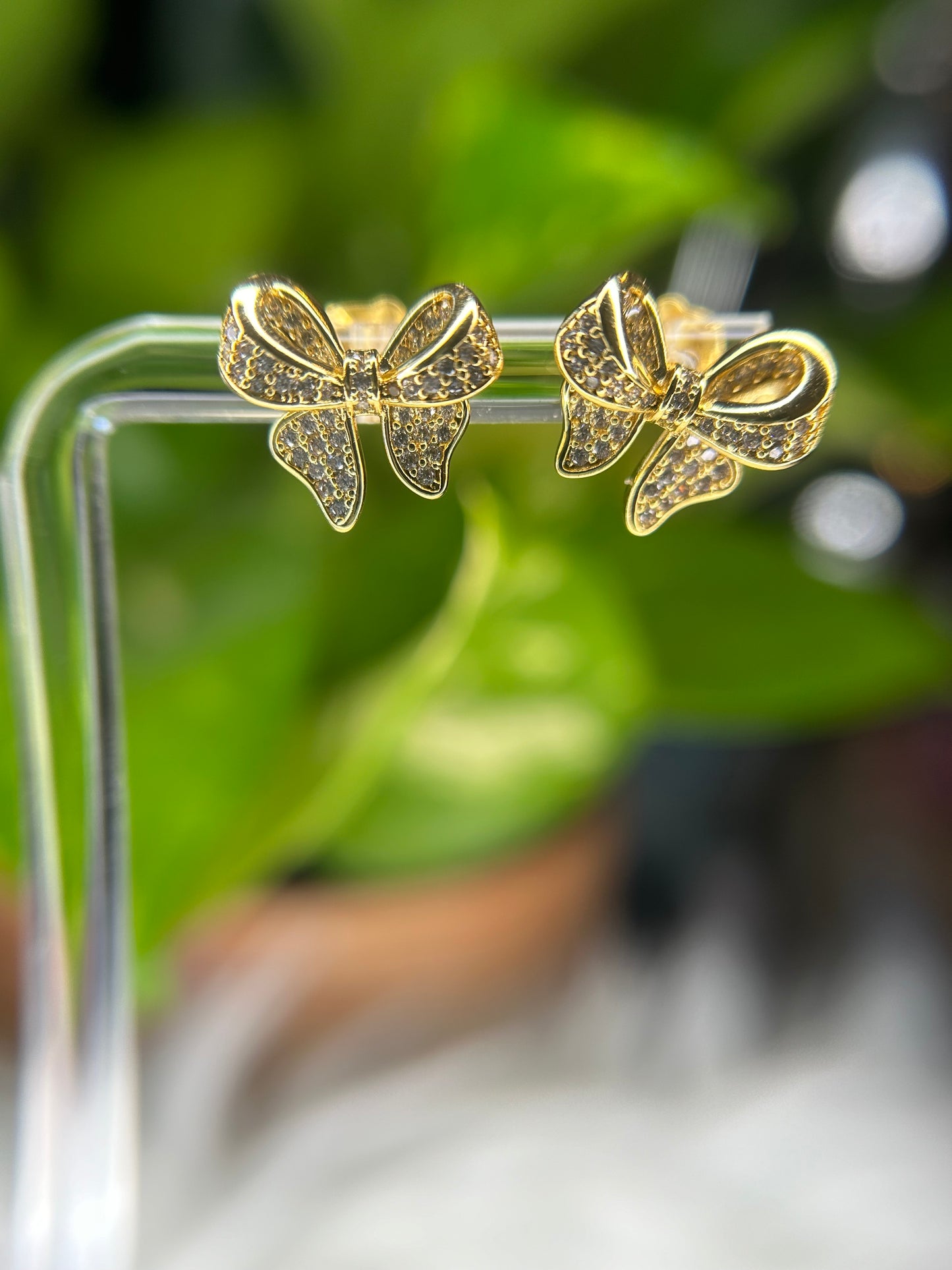 Ribbon stud earrings