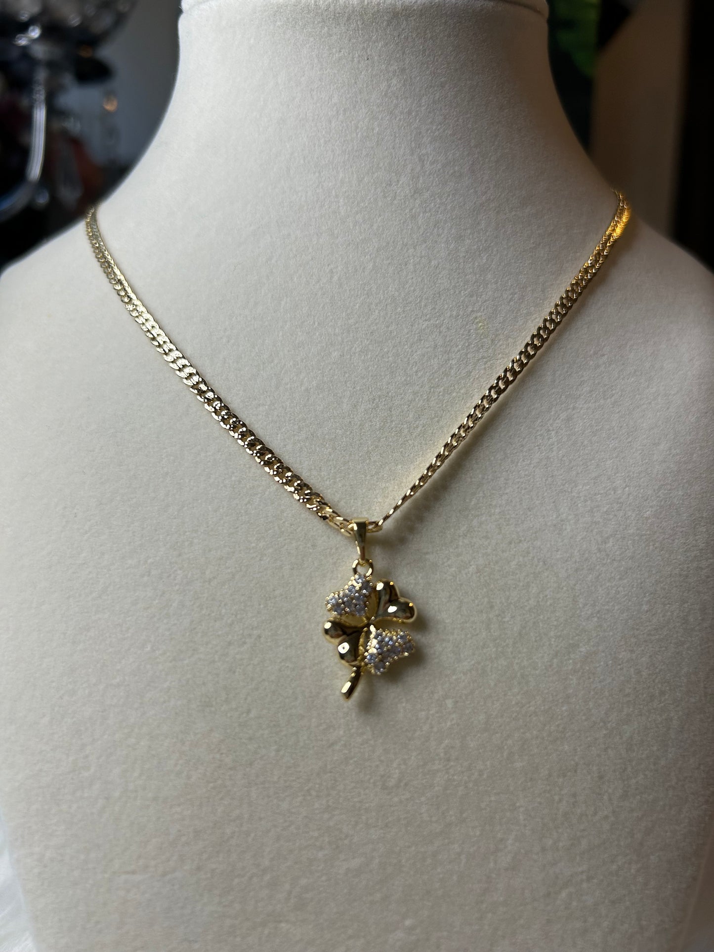 Small clover necklace