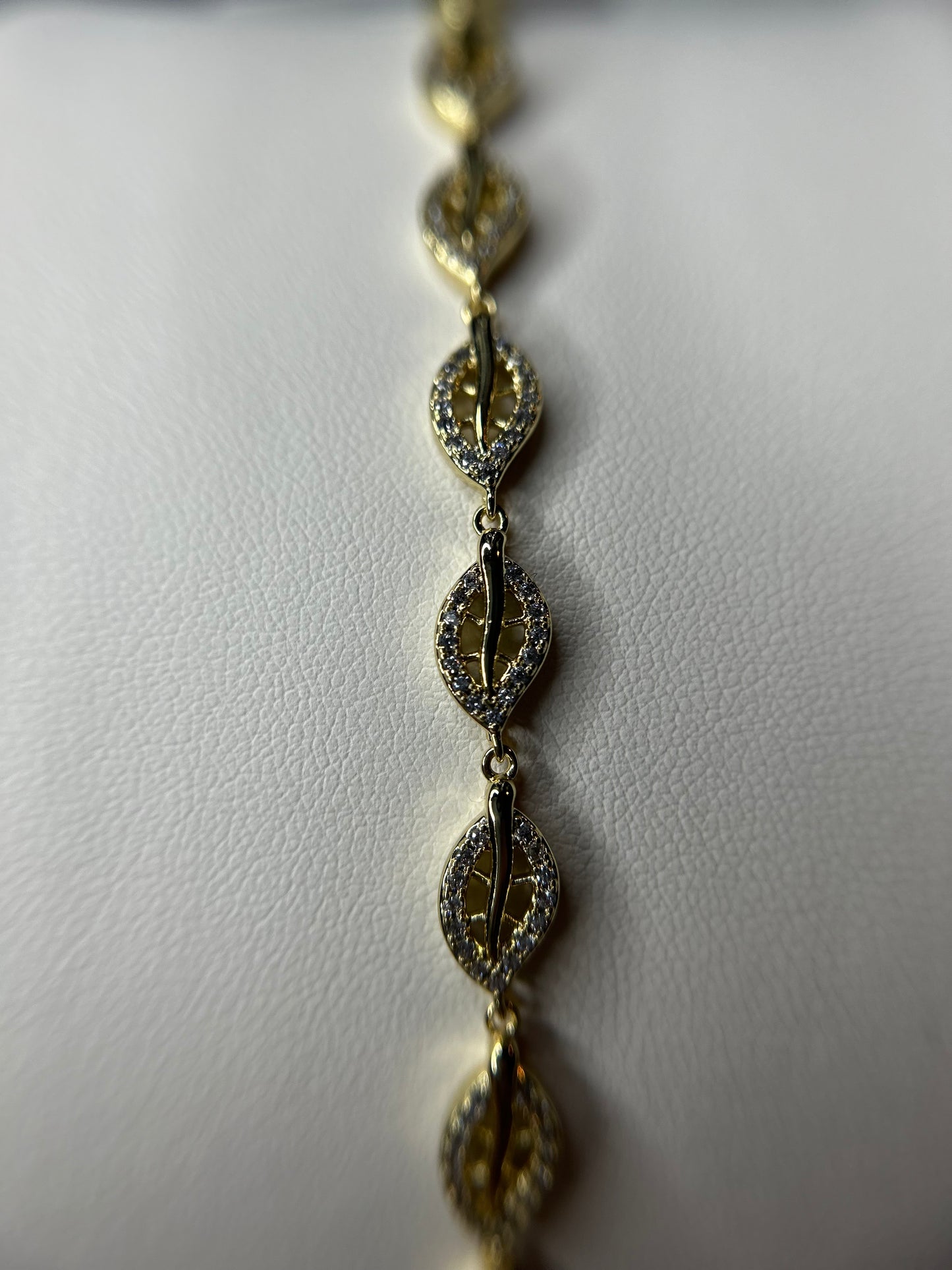 Leaf bracelet