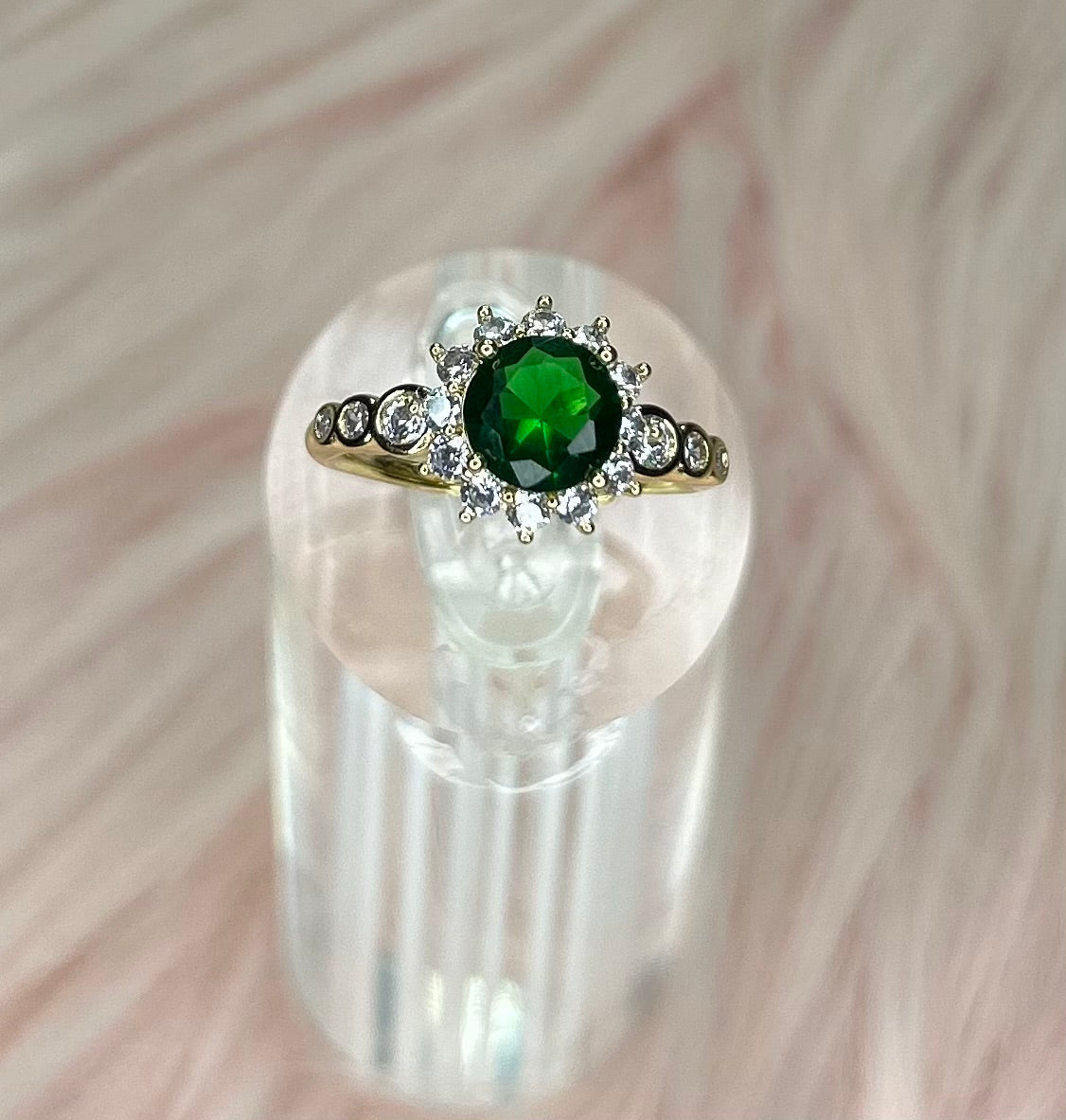 Green adjustable ring