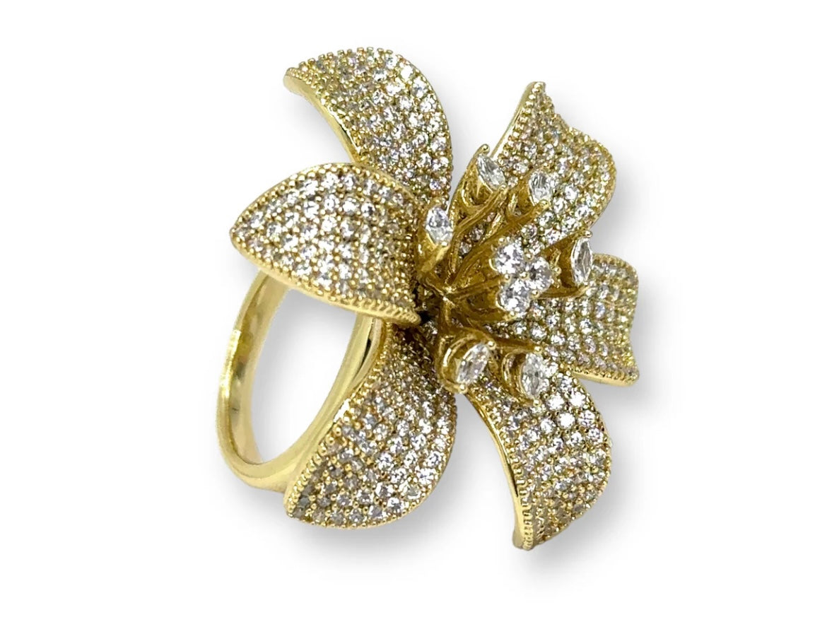 Adjustable flower ring