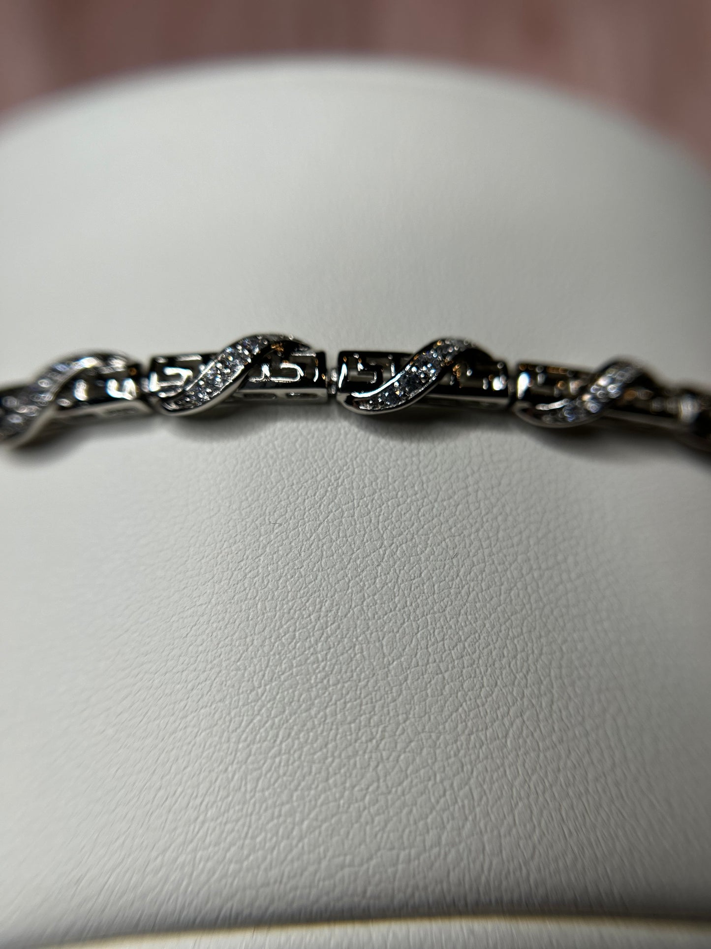 White gold vers bracelet