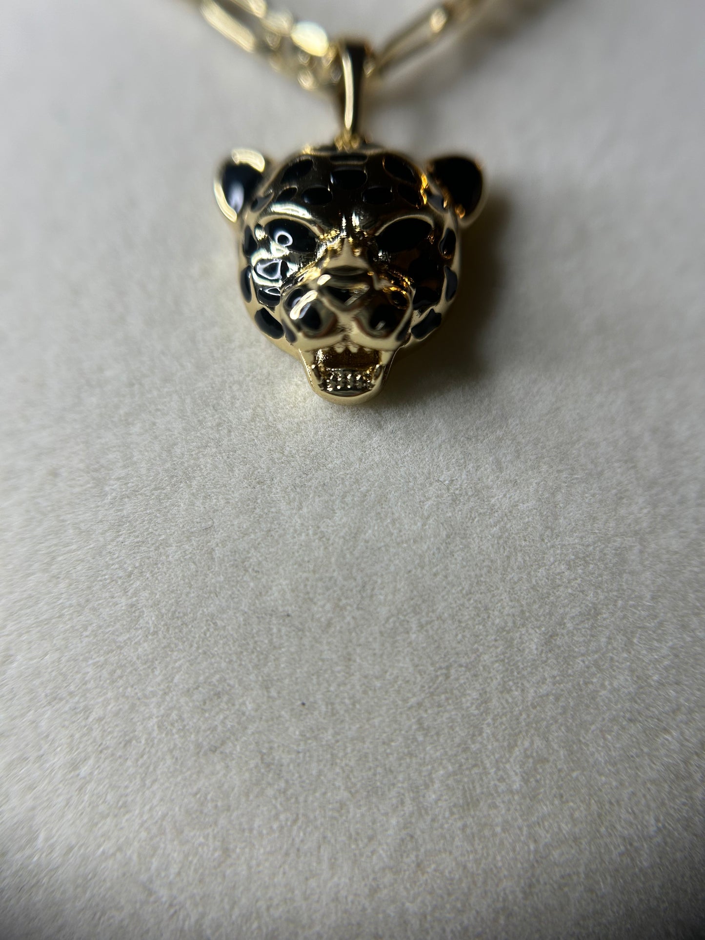 Panther pendant with necklace