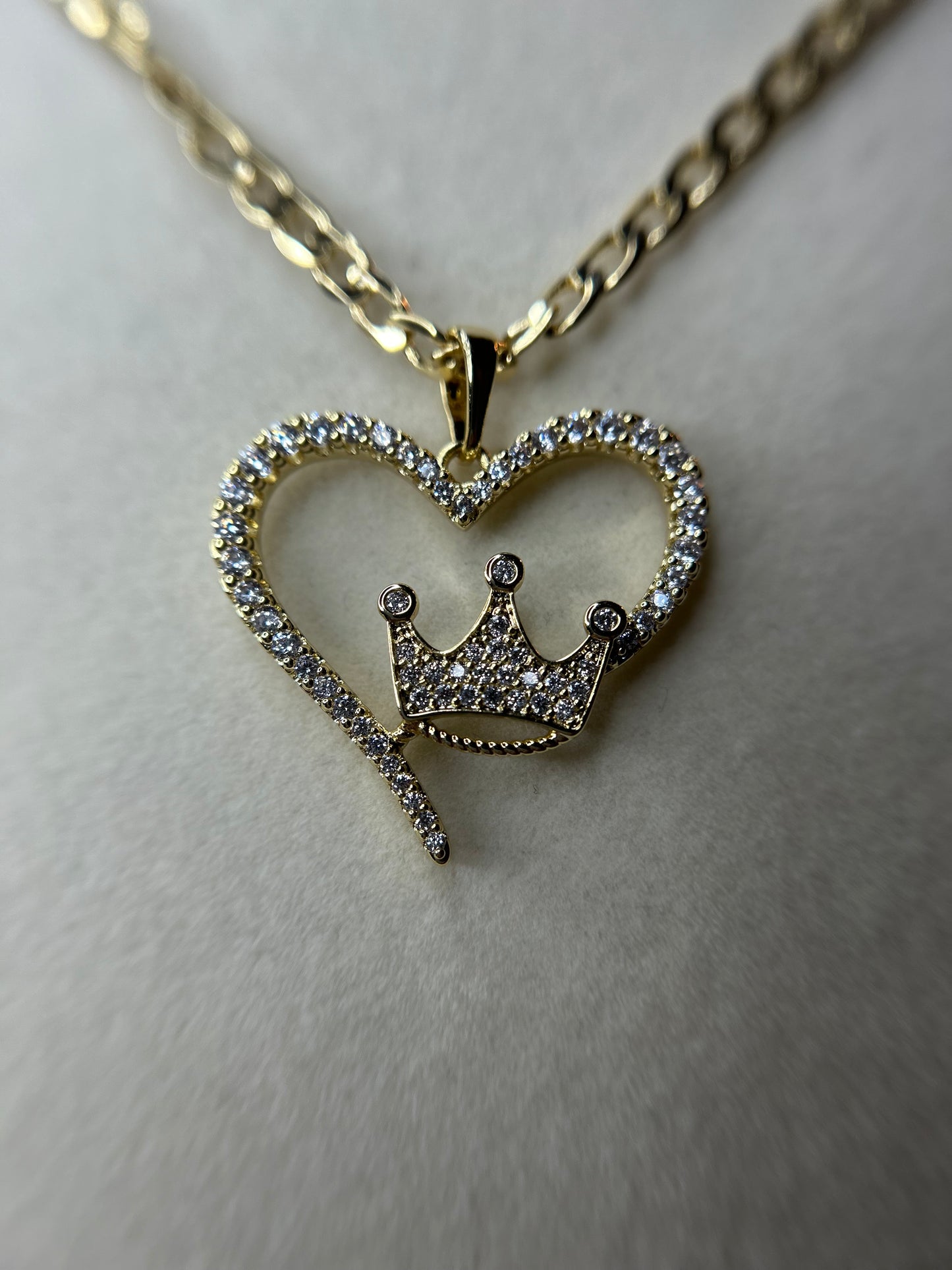 Heart crown necklace