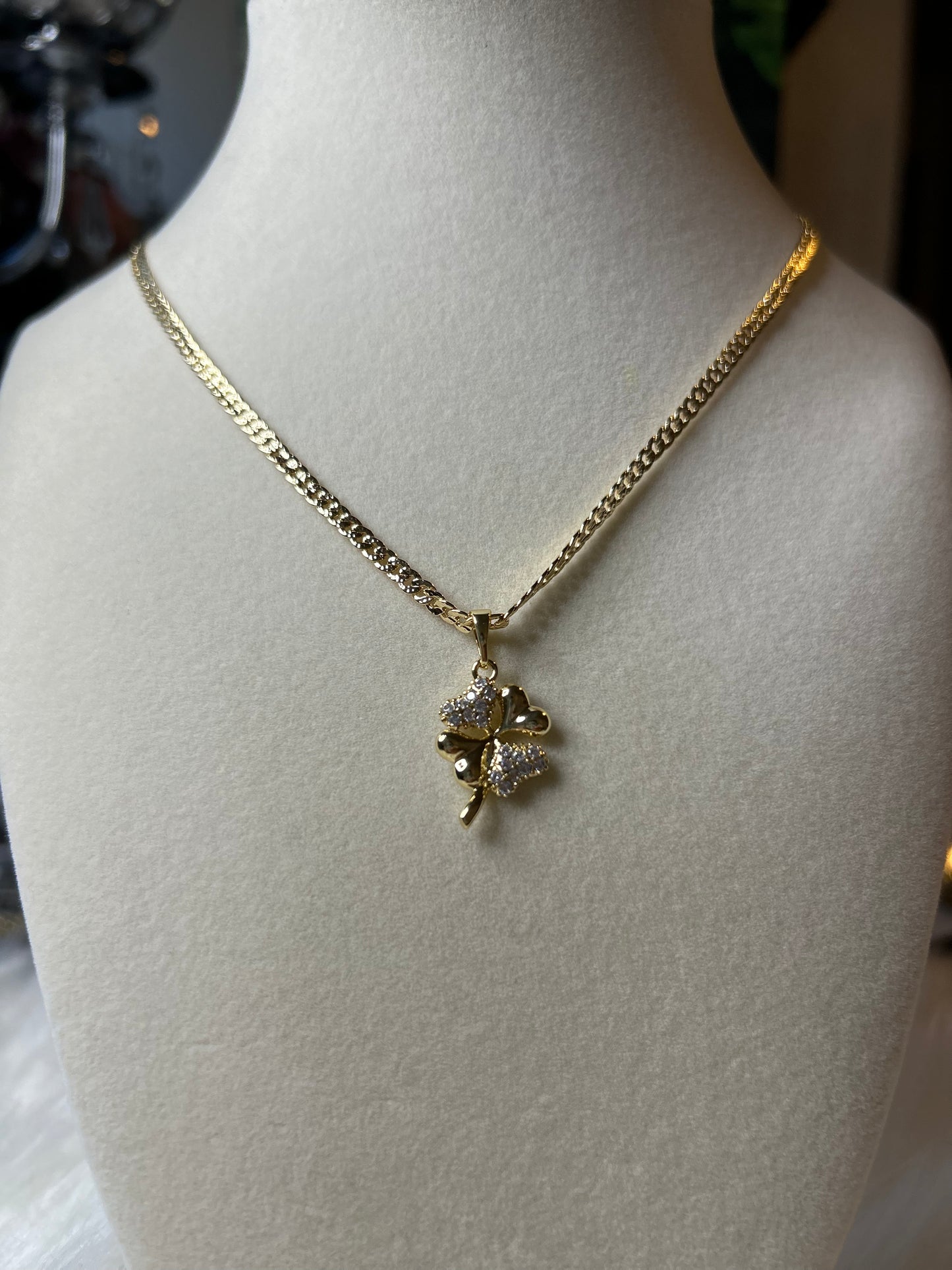 Small clover necklace