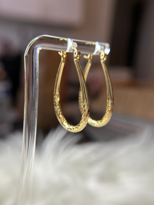 Oval hoop earrings