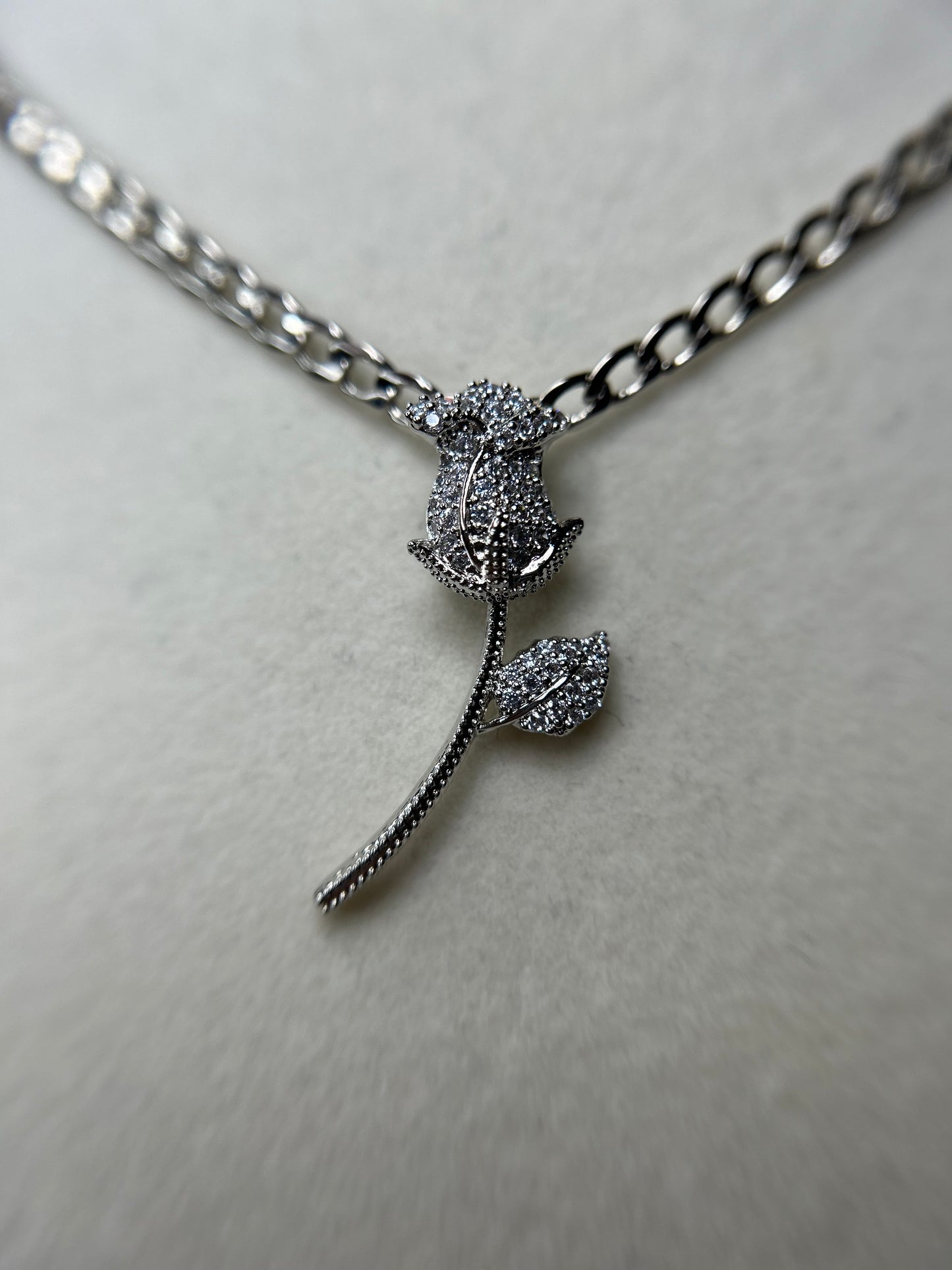 White gold rose necklace